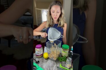 Easy Homemade Hummus Recipe (vegan + no tahini!)