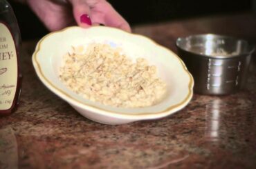 Can Yogurt & Oatmeal Be Combined Together to Create a Healthy Lunch?