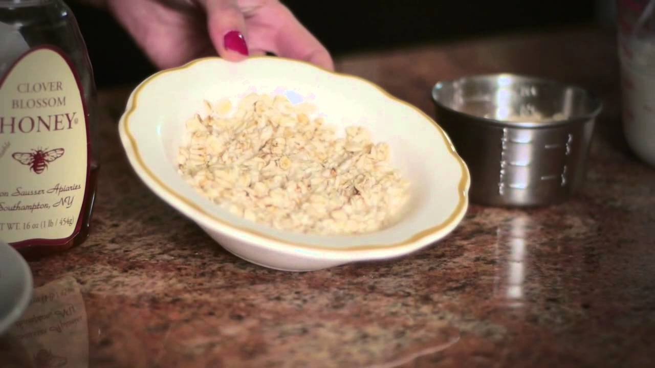 Can Yogurt & Oatmeal Be Combined Together to Create a Healthy Lunch? Can Yogurt & Oatmeal Be Combined Together to Create a Healthy Lunch?