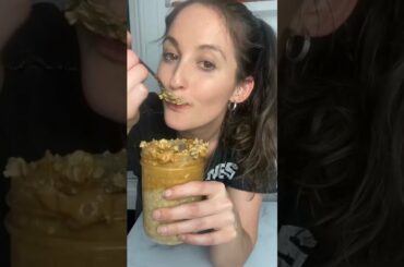 Peanut Butter Overnight Oats | Healthy Breakfast Recipe For Weight Loss #Shorts