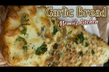 #Shorts Garlic Bread Recipe By Momii's Kitchen || Garlic Bread In 2 Min | Dominos Style Garlic Bread
