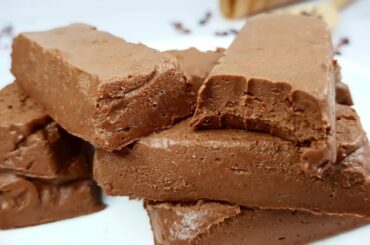 Healthy Vegan Snack: Nut-Free & Sugar-Free Chocolate Fudge | Super Food Vegan Snack