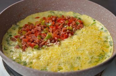 Breakfast Recipe | Healthy Breakfast | Less Ingredient Breakfast Recipe | Cheese Sausage Omelette