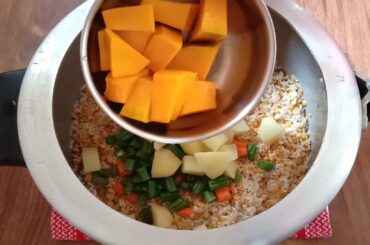 Healthy Breakfast/Lunch/Dinner | Easy & Quick Breakfast/Meals Ideas | Masala Khichdi Recipe |