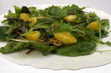 Healthy and easy orange walnut salad!