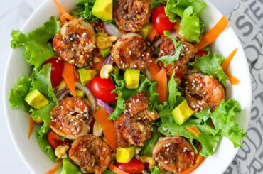 How To Make This SPICY PRAWN  & AVOCADO SALAD | Healthy Recipes