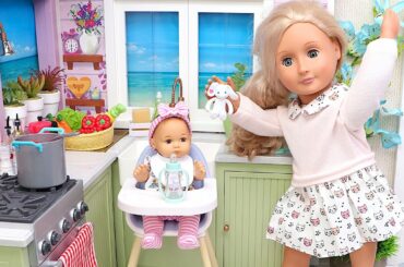 Mama doll cooking healthy food for the family! Play Dolls collection of family routines!