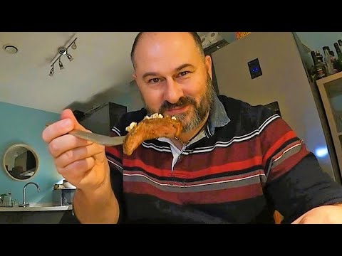 Easy healthy dinner ideas. Steak, Broccoli, Stilton and red wine sauce. Easy healthy dinner ideas. Steak, Broccoli, Stilton and red wine sauce.