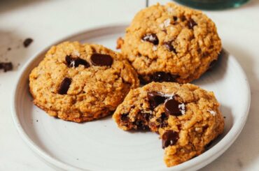 Healthy Peanut Butter Chocolate Chip Cookies | Minimalist Baker Recipes