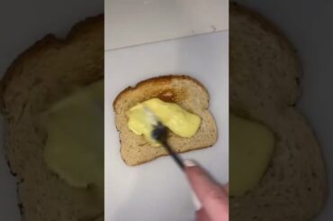 Easy Healthy Lunch Idea: TBA Turkey Bacon Avocado Sandwich