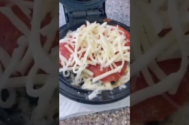 1g carb KETO PIZZA IN LESS THEN 5 MINUTES  #keto #mukbang #cheese #foodie