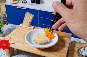 How to Make Egg Heart in Toast | Pan-Fried Egg Bread | Miniature Food