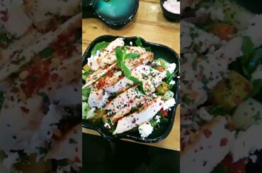 Mediterranean salad with grilled chicken | Healthy lunch idea