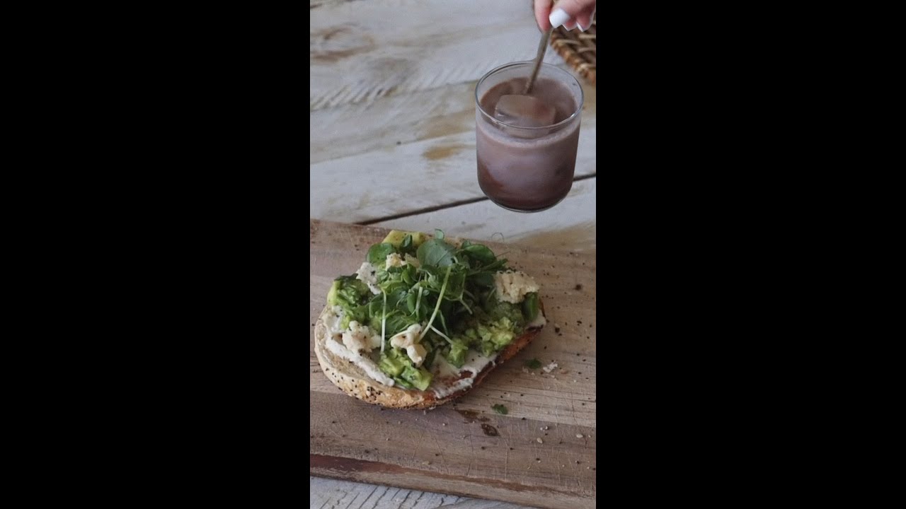 Vegan Bagel Breakfast Recipe + iced cacao Vegan Bagel Breakfast Recipe + iced cacao