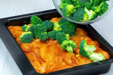 We never get bored of a healthy and quick dinner - baked chicken with vegetables!