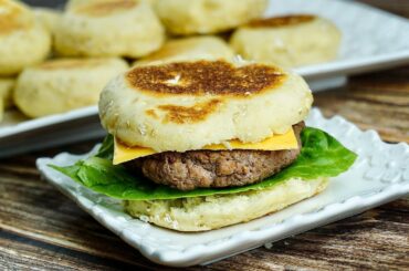 Have you got 2 eggs and a cup of oats, make this healthy bread! Without oven! A recipe to discover