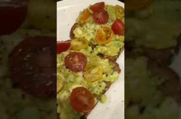 #shorts | Easy Homemade Egg and Avocado Healthy Salad Toast Recipe