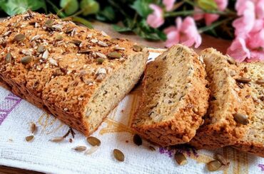 Want to eat a healthy oats bread with seeds? Try this amazing recipe! Gluten free