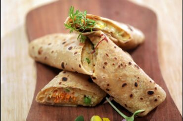 Cheesy Garlic Frankie | Healthy Recipes with Nutralite Mayo | Sanjeev Kapoor Khazana