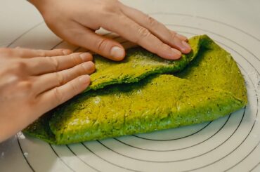 Yummy GREEN homemade BREAD baked with wholegrain wheatgrass | Satisfying ASMR