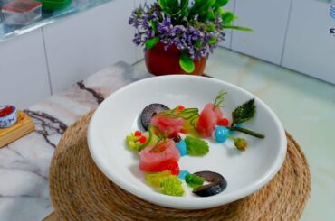 The Best Miniature Tuna and Olive Salad Sandwich Recipe / Chopped Salad with Tomatoes / Mini food