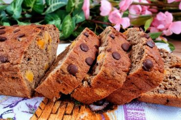 I've never eaten such a delicious banana bread! Easy banana bread recipe with oats! NO sugar