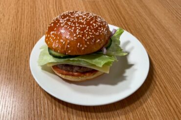 Tasty homemade cheeseburger in your diet - Healthy recipes (520 kcal in 8min)