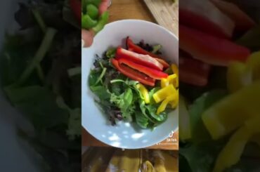 Healthy lunch recipe! Super easy with chicken and plenty of veggies! #recipes #shorts #healthtips