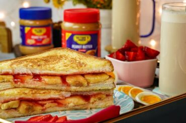 Peanut Butter Sandwich with Peanut Butter Smoothie Recipe by SooperChef (Healthy Sehri Recipe)