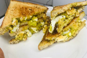 How to make avocado toast. Healthy sandwich recipe. Breakfast recipe. 3 main ingredients only.