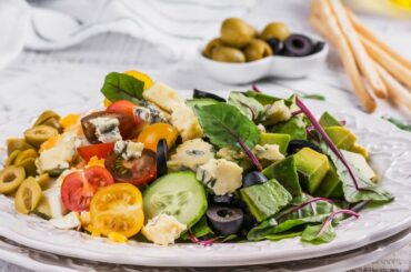 The recipe for a delicious salad, healthy and testy!