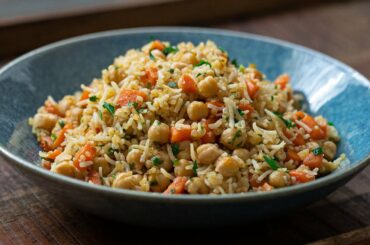 Simple Quinoa Recipe | Healthy Vegan Quinoa Fried Rice in Minutes!