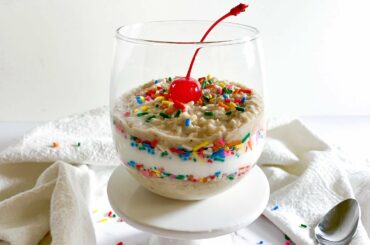 How to Make Hungry Girl’s Happy Birthday Overnight Oats Parfait (Speedy Recipe Demo) // #shorts
