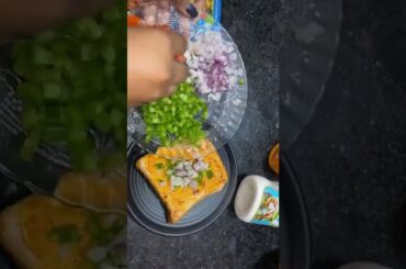 Bread pizza | Veg grilled cheese sandwich | Easy breakfast recipe with bread and cheese #shorts