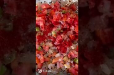 Healthy & Quick breakfast : Bread Upma. Follow me on Instagram @food_addict_._ for more easy recipes