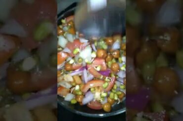 healthy sprouts salad/chaat how to make sprouts salad protein salad/chana moong sprouts salad#shorts