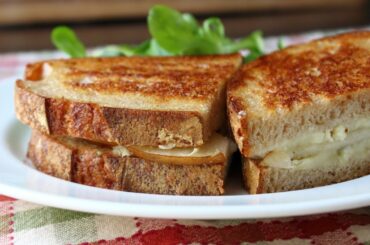 Grilled Brie & Pear Sandwich - Grilled Cheese Sandwich Recipe