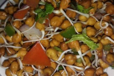 Healthy salad recipe|| How to make sprout salad|| protein rich salad|| chana chaat||