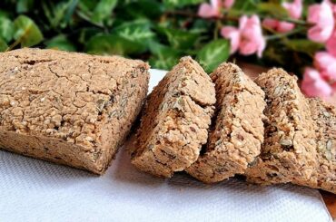 Want to eat a healthy oats bread? Try this amazing low calorie recipe! Without egg!