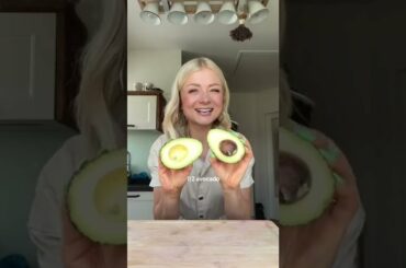 Avocado Egg Salad Sandwich aka the easiest Lunch ever! #healthyfood #healthyrecipes #healthylunch