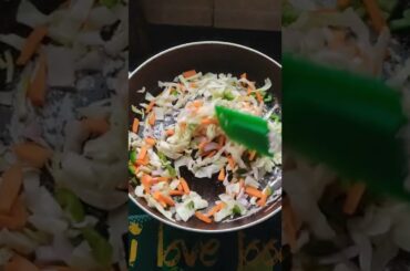 Bread Poha...Healthy Breakfast Recipe...less Calories Meal..Quick Recipe... like..Share..Follow