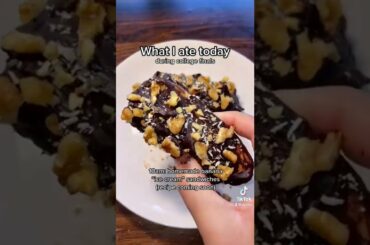 it’s IMPOSSIBLE to eat healthy in college