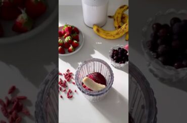 Berry Almond Smoothie Recipe | Low Calorie Smoothie Recipes with Frozen Fruit | Delicious. #shorts