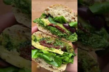 VEGAN STUNNING SANDVICH DIY PESTO + SUN DRIED TOMATO / HEALTHY RECIPE - SOVEGAN