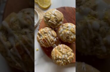 Lemon Poppy Seed Muffins || a healthy breakfast muffin recipe! (linked in comments)