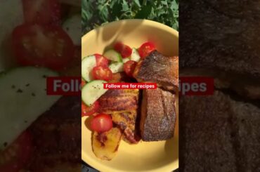 Working a 9-5? Try this easy dinner recipe done in only 20 mins #pansearedsalmon #weeknightdinners