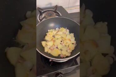 Quick Spanish Omelette | Healthy Breakfast Recipes | Chahat Anand #Shorts