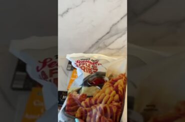 Healthy Chicken Burger Meal Prep #weightloss #dietitian #nutritiontips #healthyrecipes #healthylife