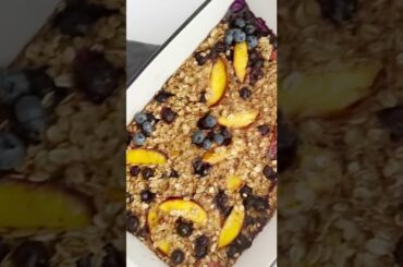 This Peach Blueberry Baked Oats is great for meal prep | Food Dolls