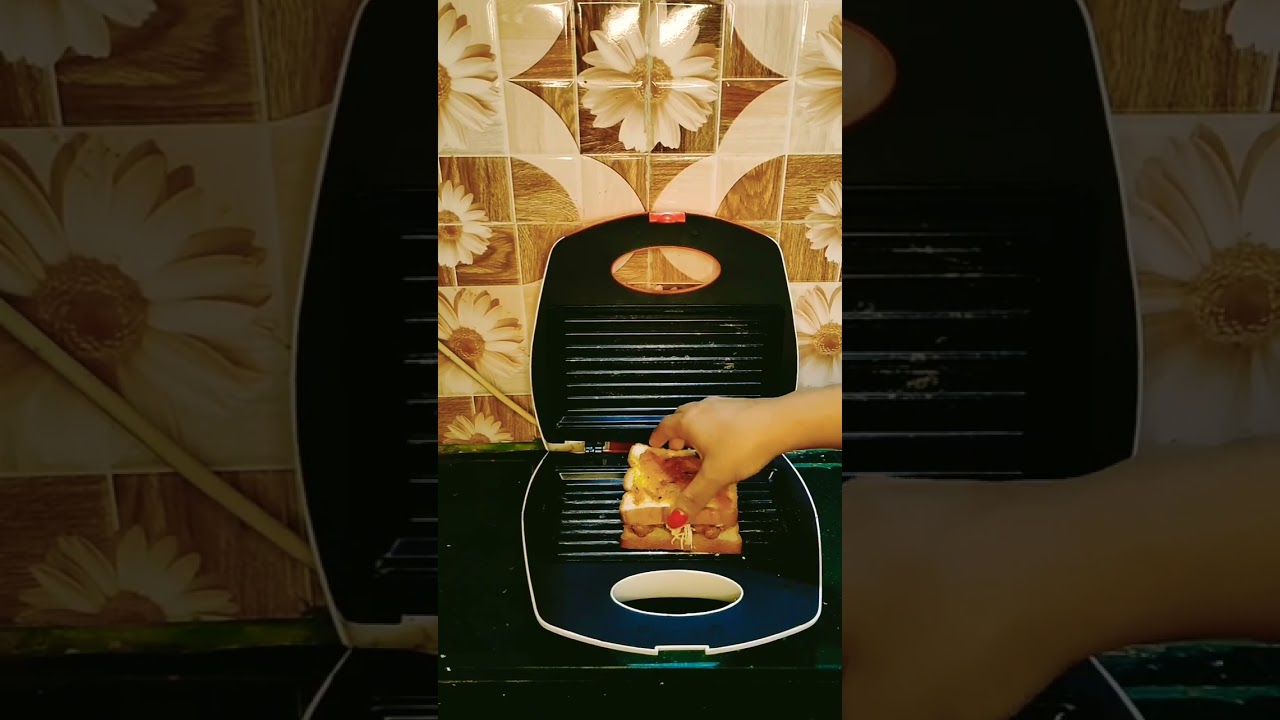 Chole Sandwich #sandwich #sandwichlover #indianstreetfood #streetfoodindia #ytshortsindia #shorts Chole Sandwich #sandwich #sandwichlover #indianstreetfood #streetfoodindia #ytshortsindia #shorts